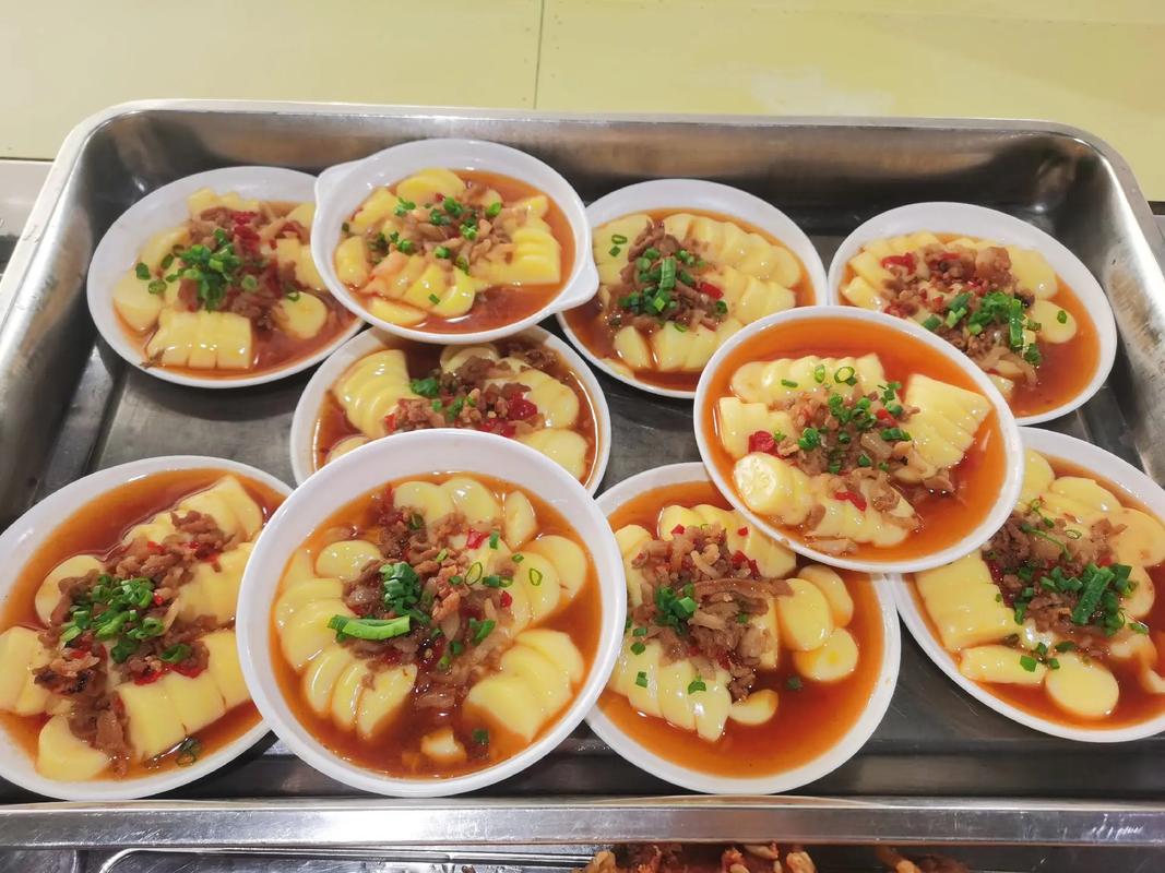 簡(jiǎn)簡(jiǎn)單單一餐 工廠(chǎng)食堂的日常生活滋味